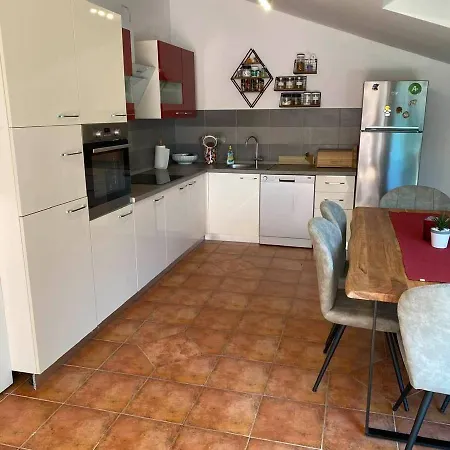 Bon Temps Split Apartment Split